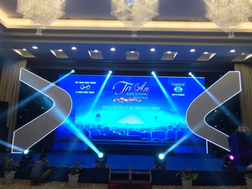 Cho thuê màn hình led lễ tiệc tri ân khách hàng song hành cùng năm tháng