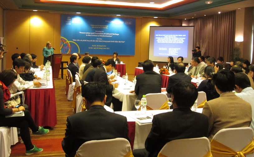 Màn chiếu, máy chiếu phục vụ tổ chức hội thảo
