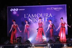 Nhóm múa trong sự kiện tri ân của FLC