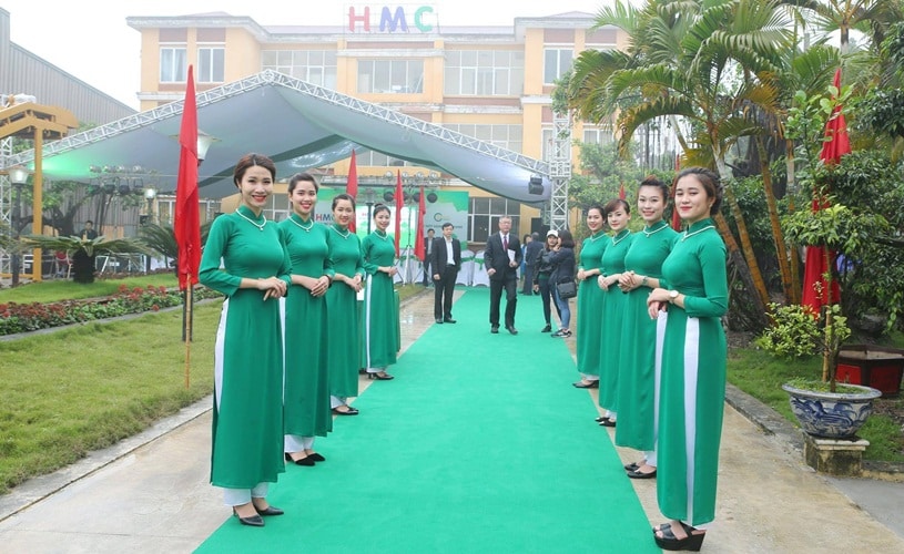 PG lễ tân tại sự kiện ngoài trời, hội nghị trù bị cụm nhà chung cư Green Stars