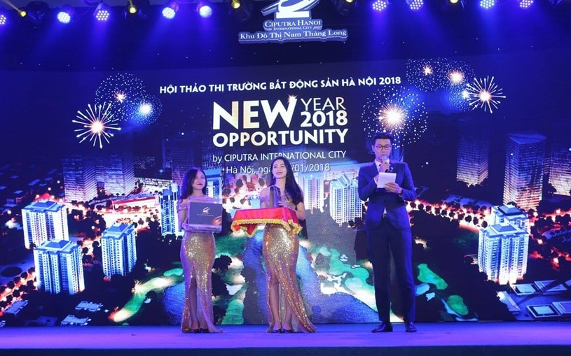 Hấp dẫn quan khách tham dự với trò chơi bốc thăm trúng thưởng trong tổ chức hội thảo