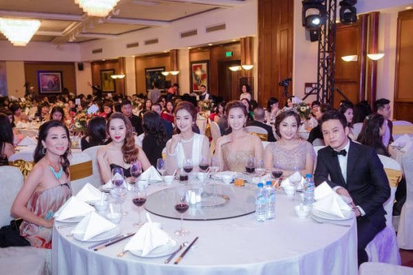 Dàn sao nổi tiếng đến dự sự kiện gala dinner của saigon smile spa