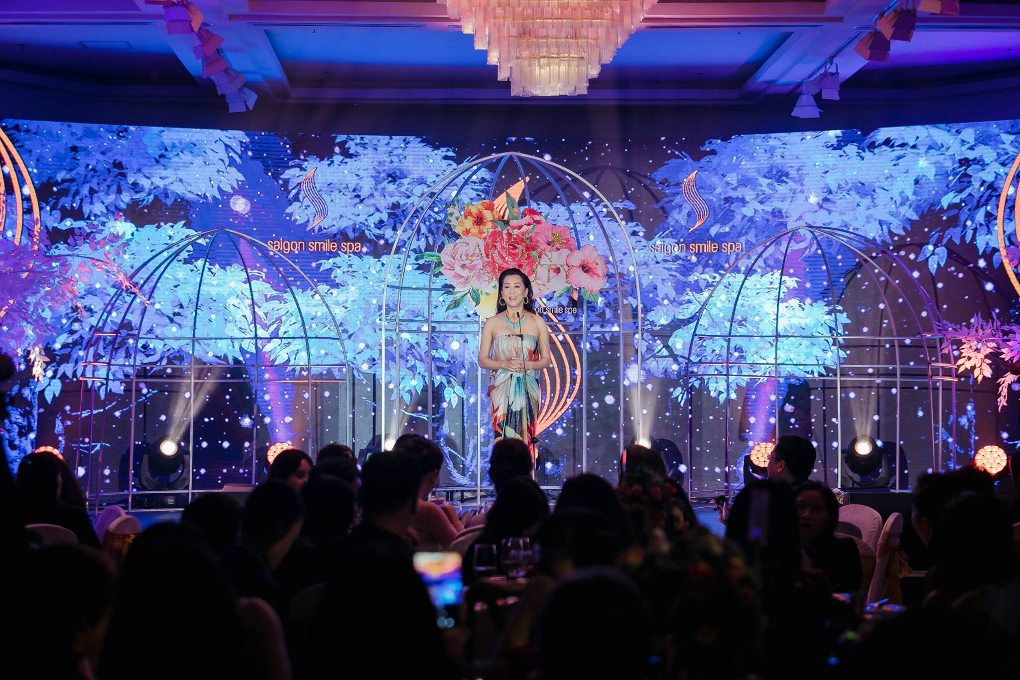 MC Kỳ Duyên chia sẻ bí quyết làm đẹp tại buổi lễ gala dinner