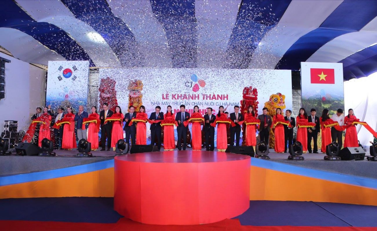 Tổ chức lễ khánh thành nhà máy thức ăn chăn nuôi CJ, chính thức đi vào hoạt động