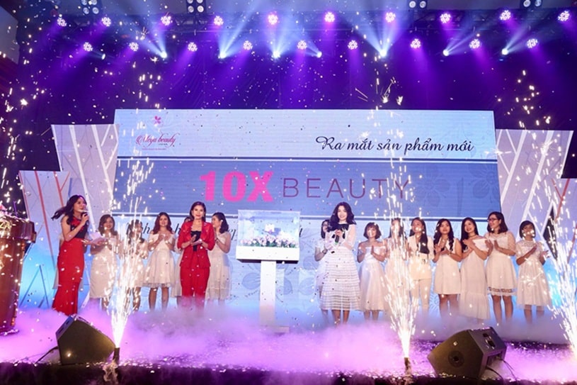 Đại diện thương hiệu 10X BEAUTY, công bố giới thiệu sản phẩm mới đến với quan khách tham dự