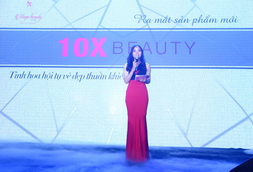 Mc tại sự kiện ra mắt sản phẩm mới 10X BEAUTY