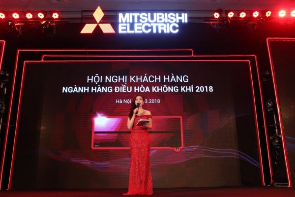 MC xinh đẹp, chuyên nghiệp, cuốn hút