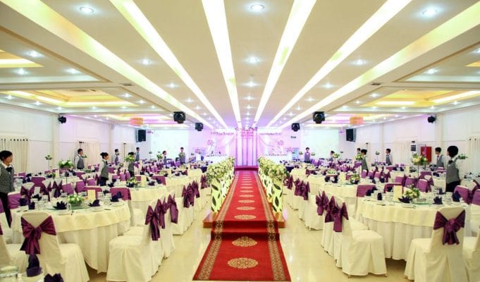 Tất bật chuẩn bị cho một lễ cưới