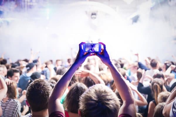 Tổ chức sự kiện tiếng Anh, Crowd streaming