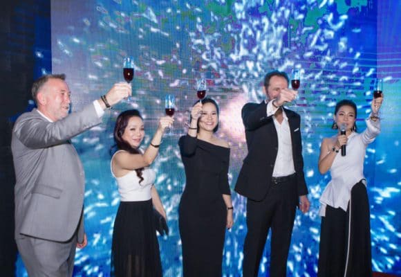 Cùng nhau nâng ly chúc mừng event ra mắt chi nhánh thương hiệu Incanto tại Tp Hồ Chí Minh