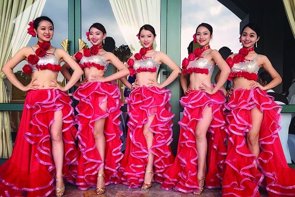 Múa bụng belly dance với những vũ công trẻ trung xinh đẹp của Á Châu Event.