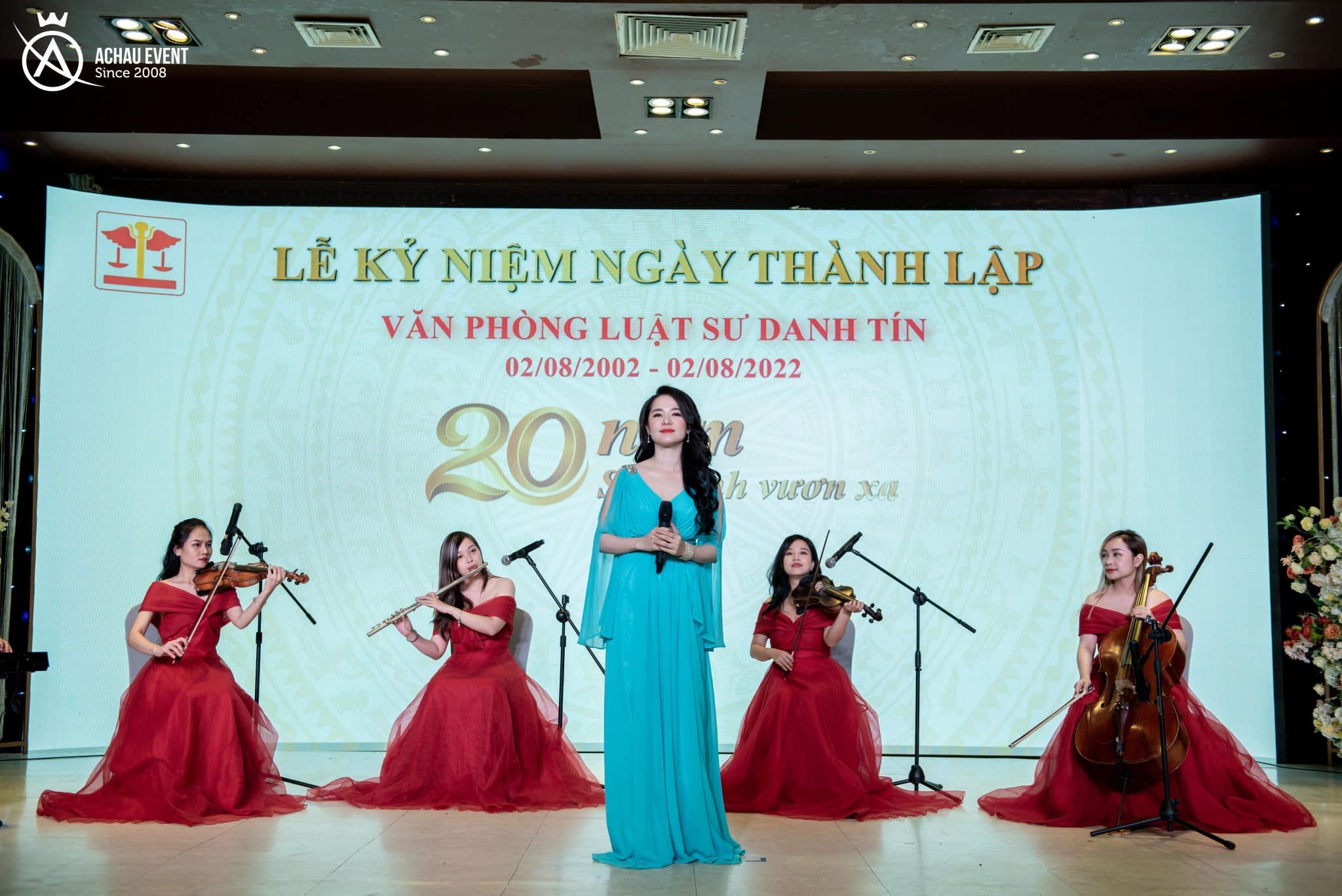 Sự xuất hiện đặc biệt của ca sĩ Phạm Thùy Dung - Á Quân Sao Mai 2013